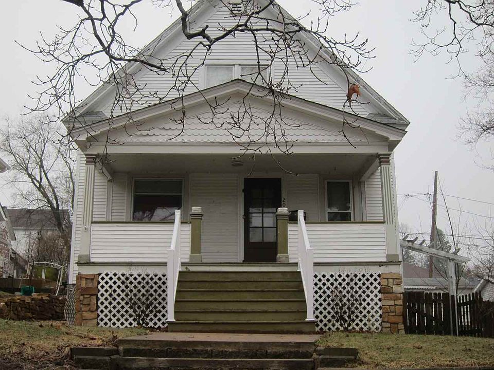 1st image of 208 S 6th Ave