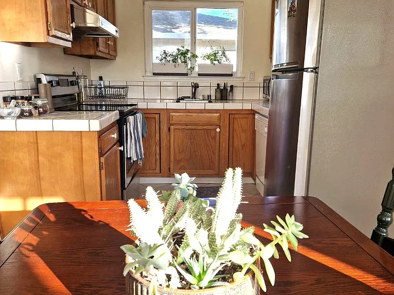 Kitchen with dining table