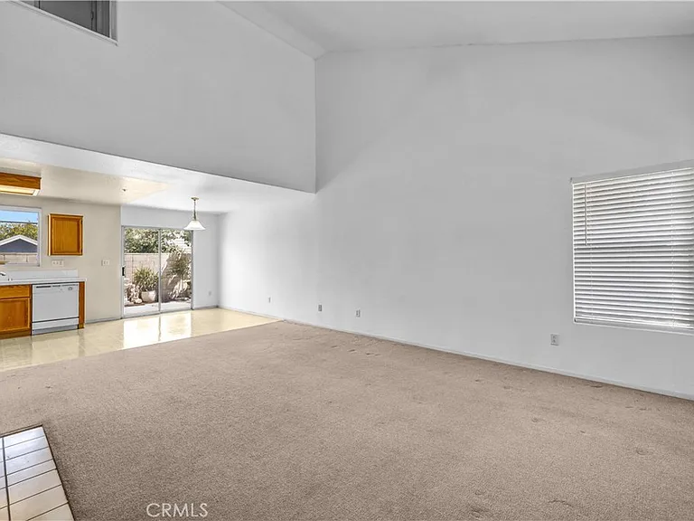 465 E Afton Ln — Photo 10