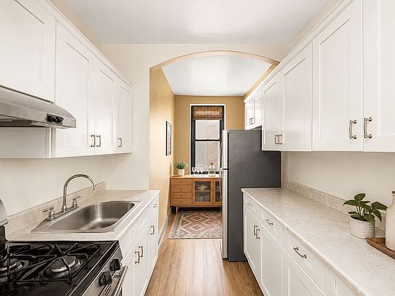 3rd image of 960 Sterling Pl APT 6B