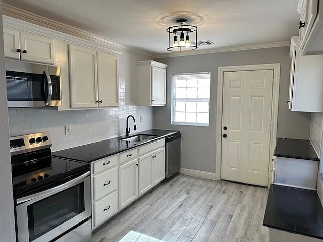 3 bed, 1008 sqft, $1,150 — Photo 4