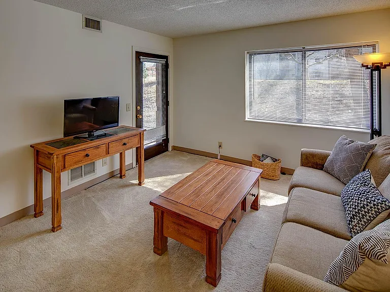 Kensington Place Apartments — Photo 5