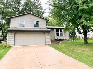 2820 Warner Ln, Madison, WI 53713