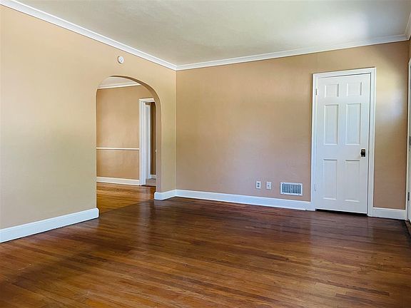 3rd image of 2410 Vernon St