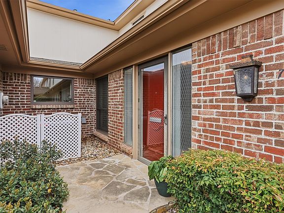 4th image of 79 One Main Pl