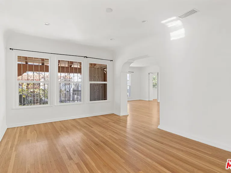 826 S Holt Ave — Photo 9