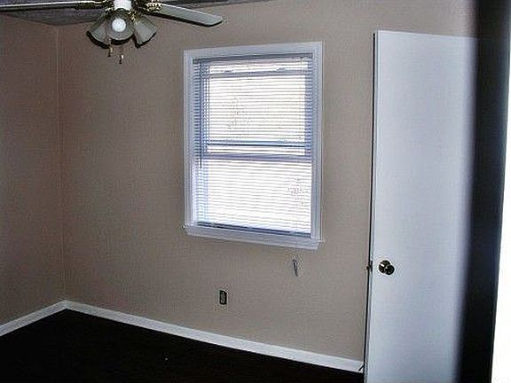 3rd image of 627 W C St APT 3