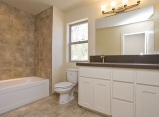 4910 Lower Dr, Lake Oswego, OR 97035
