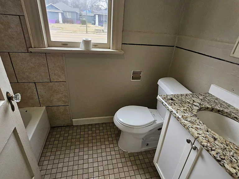 1943 Lamar Ave #3 — Photo 6