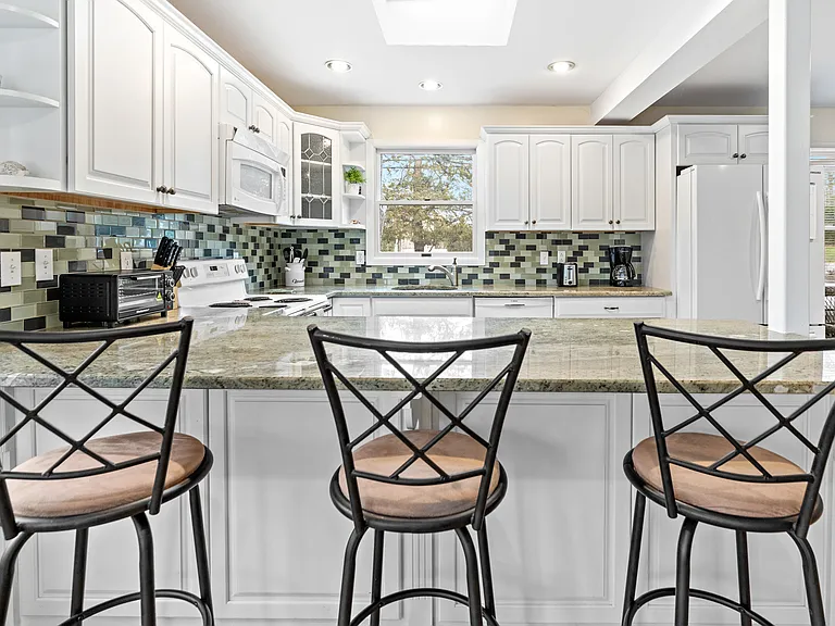 74 Scotts Landing Rd — Photo 7