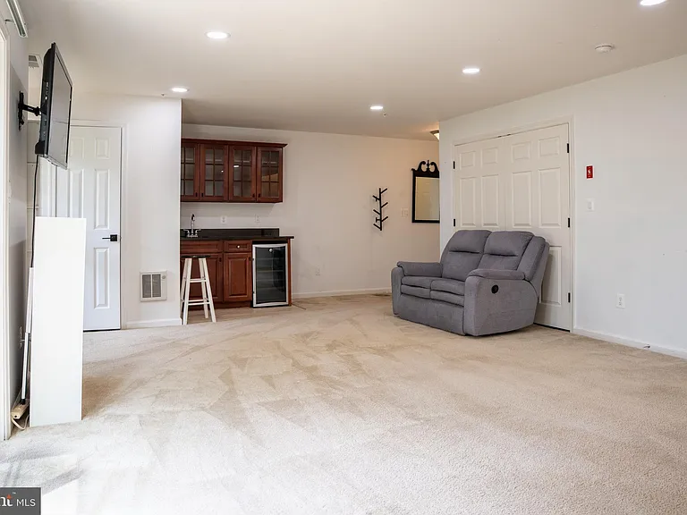 42243 Canary Grass Sq — Photo 69