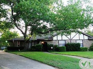 2521 Pecan Dr, Grand Prairie, TX 75050