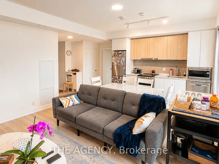 30 Upper Mall Way #A622 — Photo 5