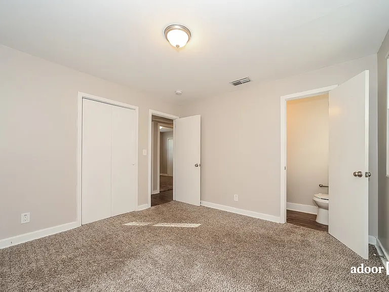 7426 Burlingame Dr S — Photo 8