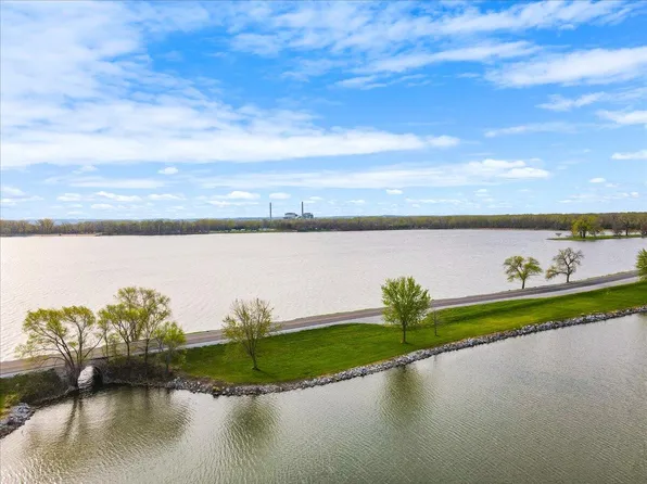 7 Westlake Vlg, Council Bluffs, IA 51501