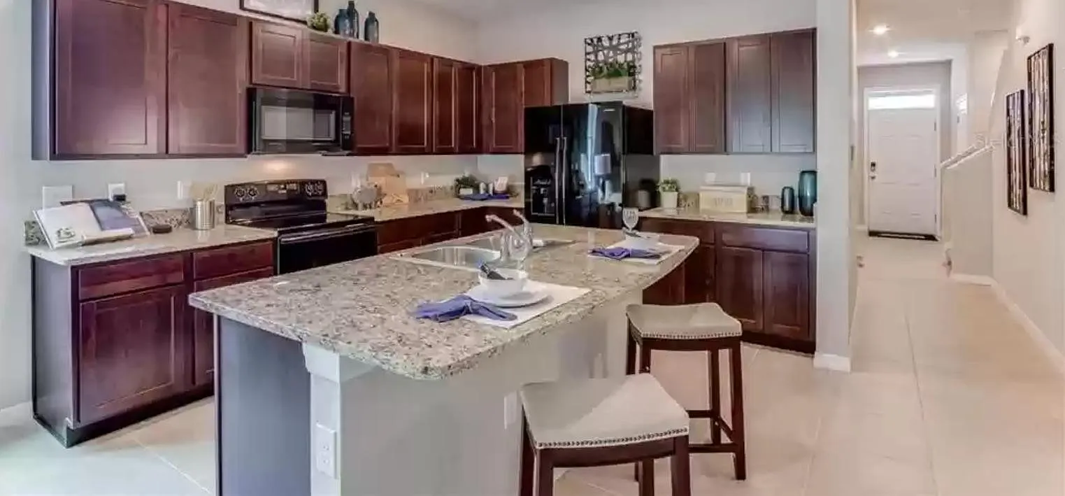 3 bed, 2.5 bath, 1708 sqft, $2,550 — Photo 4