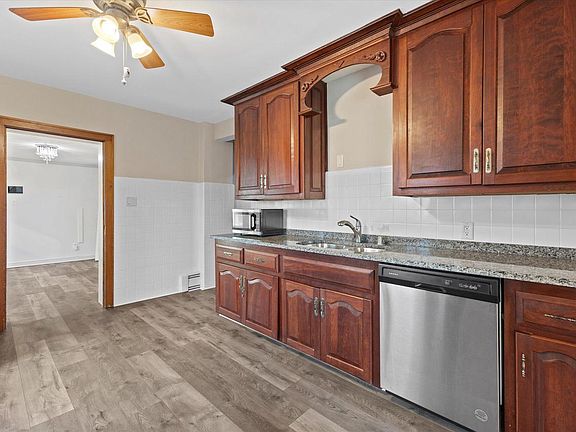 3rd image of 2001 West Bender ROAD