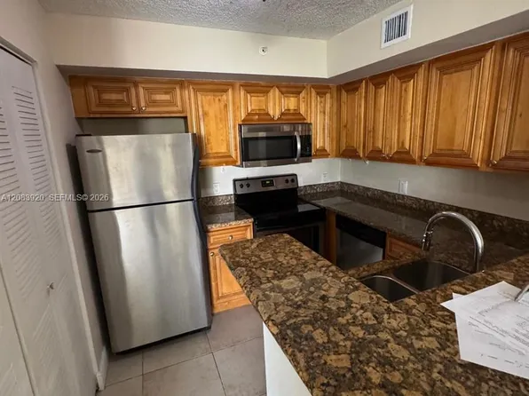 12142 Saint Andrews Pl APT 110, Hollywood, FL 33025