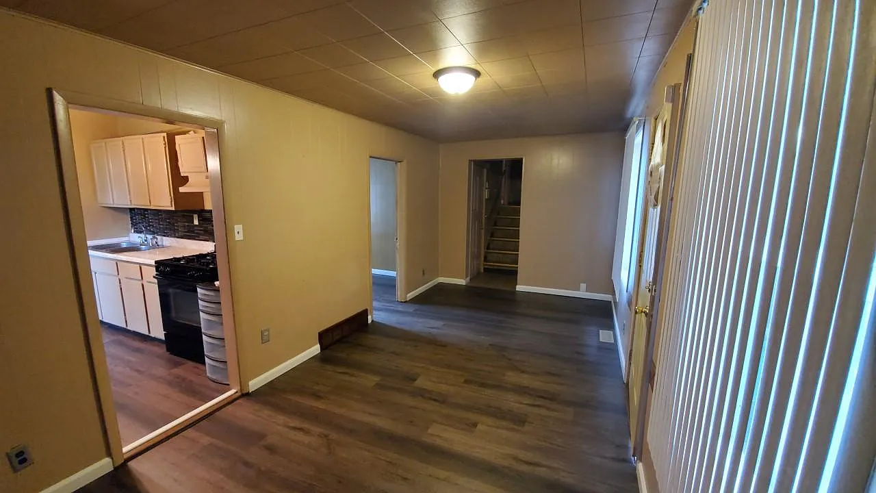 3 bed, 837 sqft, $1,350 — Photo 4