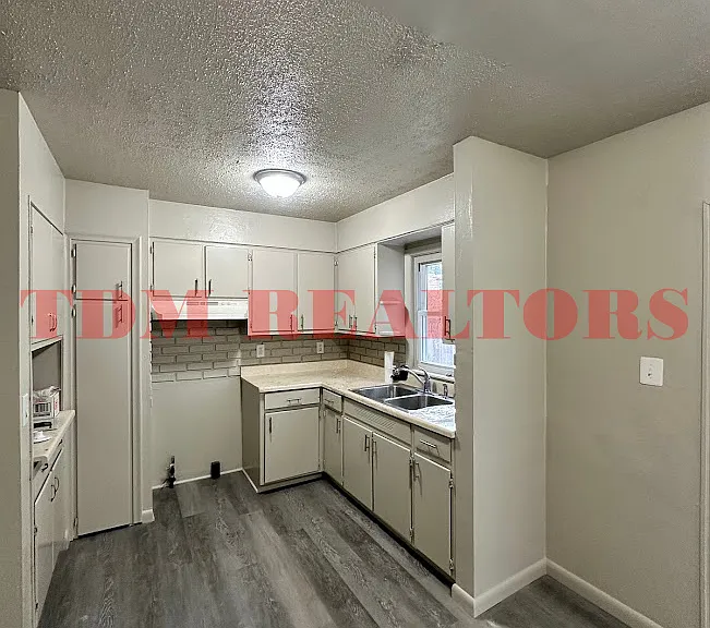 3506 Dearborn Ave — Photo 4