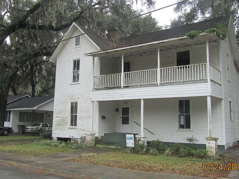 1st image of 294 SE Camp St