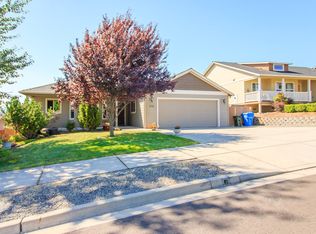 474 N De Anjou Ave, Eagle Point, OR 97524