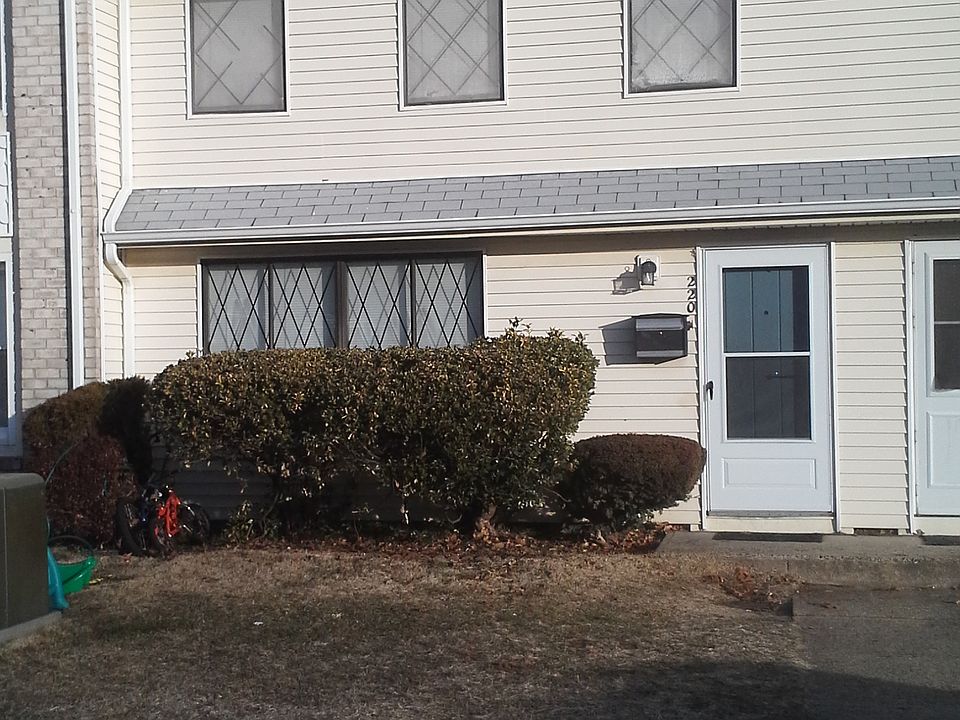 1st image of 220 Stratford Pl