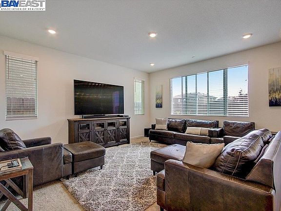 4th image of 5029 Gurnett Ln