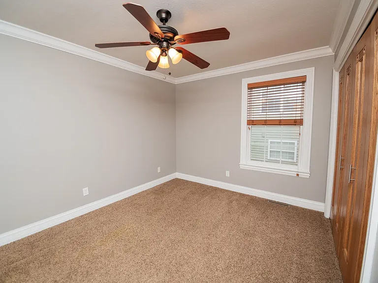 405 Galway Dr — Photo 40