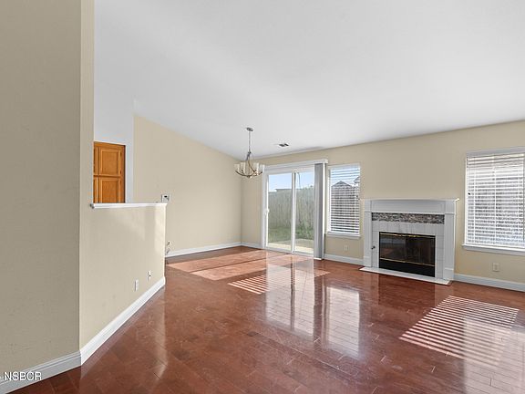 3rd image of 1458 W Jacaranda Ct
