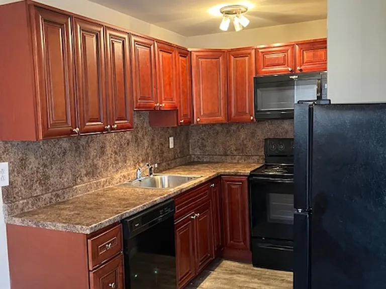 Springview Garden Apartments — Photo 15