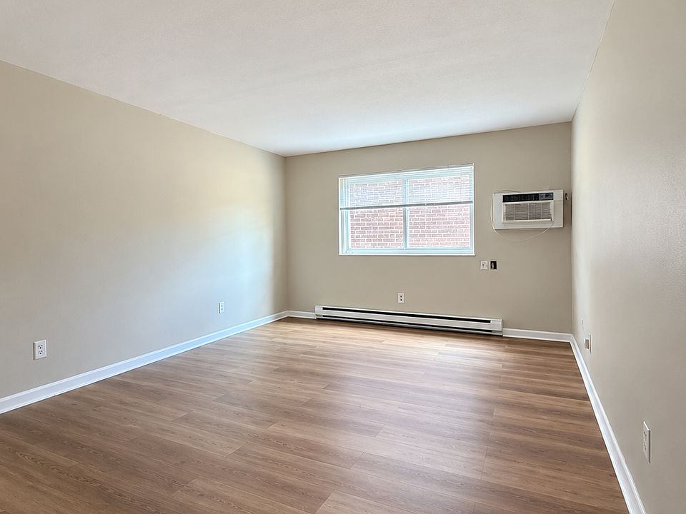 2nd image of 9 Weld St #11.1