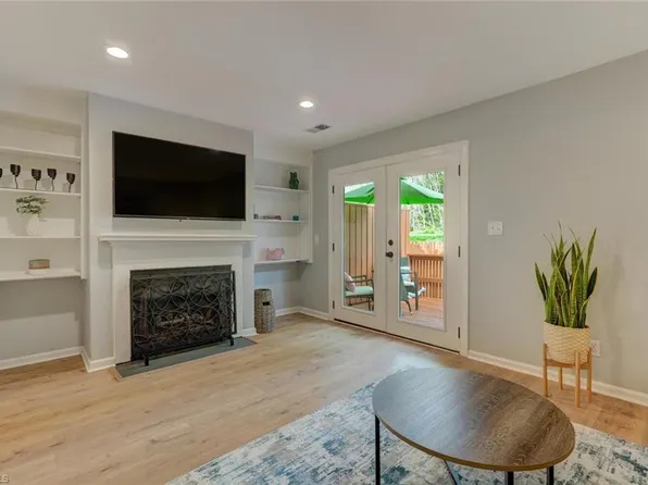 3765 Greenes Xing #1A, Greensboro, NC 27410