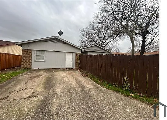 2905 Spring Brook Dr — Photo 3