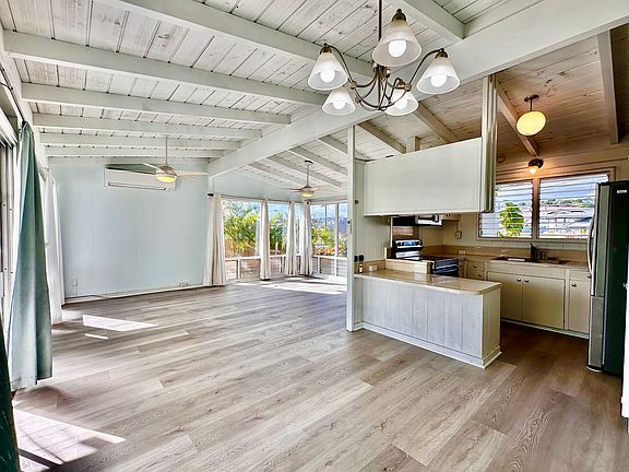 Dining Room To The Kitchen