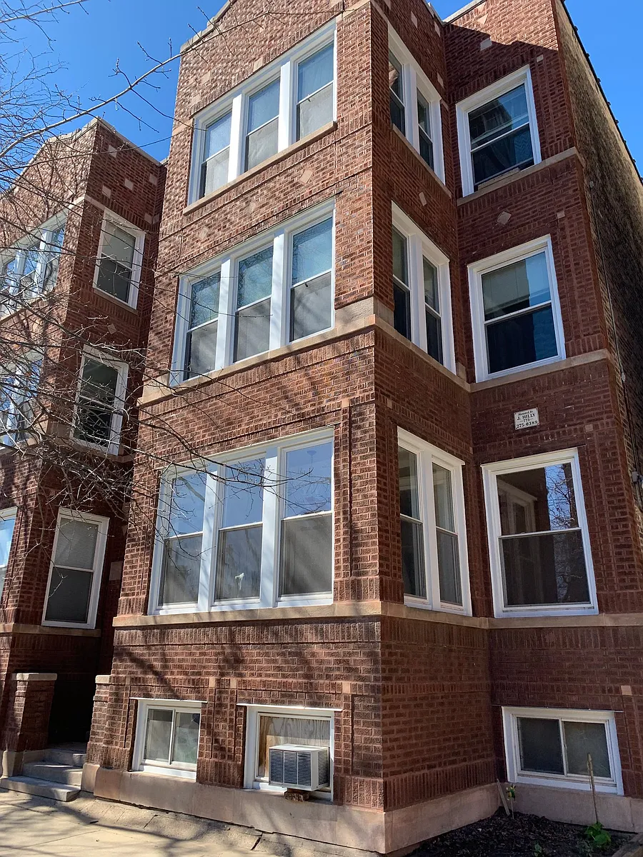 Building Photo - 1468 W Winnemac Ave #1E