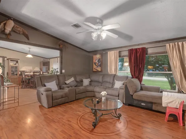 1019 Spring Flower Dr, Krum, TX 76249