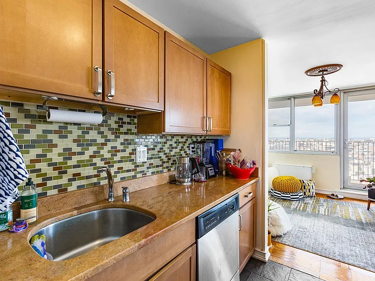 6040 Boulevard East #19B — Photo 11