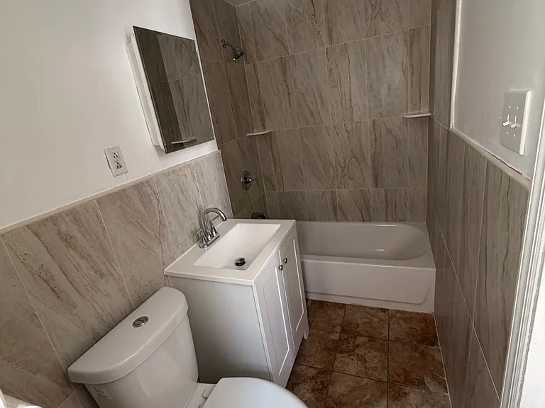 109 19th St #2 — Photo 12