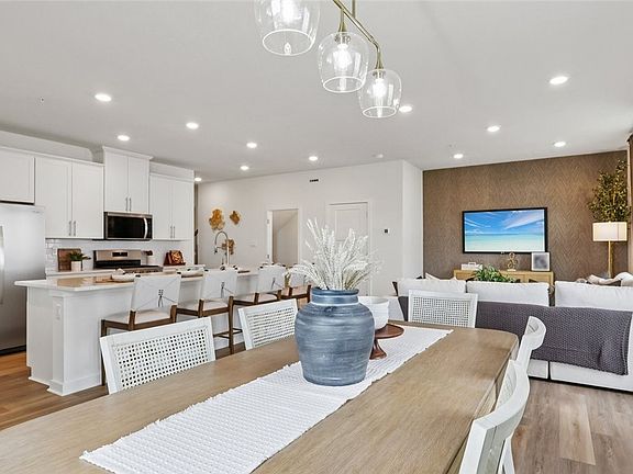 4th image of 1015 Darcy Ln