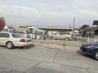 2nd image of 2529 Valley St