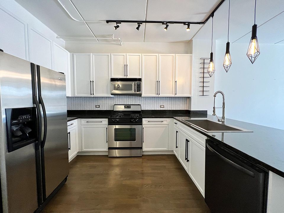 1st image of 873 N Larrabee St #15