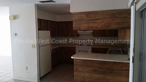 3rd image of 925 Royal Palm Dr