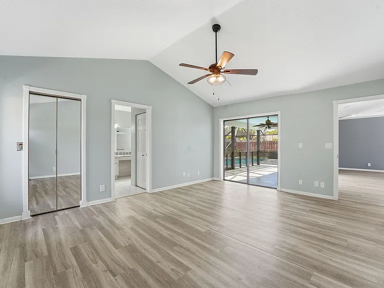 9284 Laurel Green Dr — Photo 18