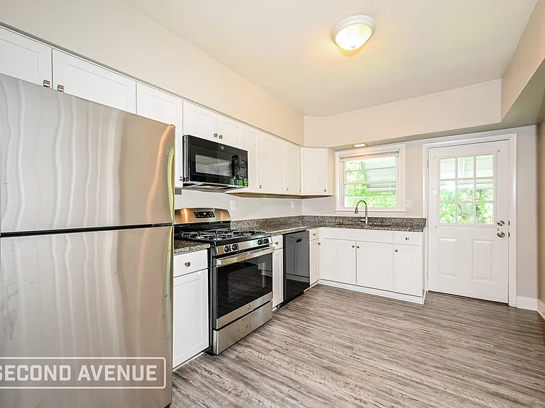 236 Grace Ave — Photo 12