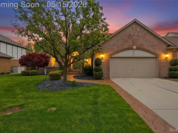 48528 Lafayette Dr, Macomb, MI 48044