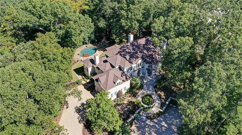 6 bed, 8.0 bath, 8082 sqft, $16,500 — Photo 3