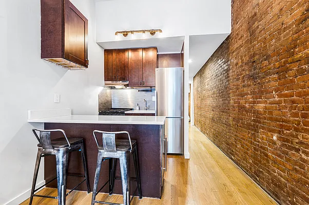 Rented by Manhattan Realty Group | media 2