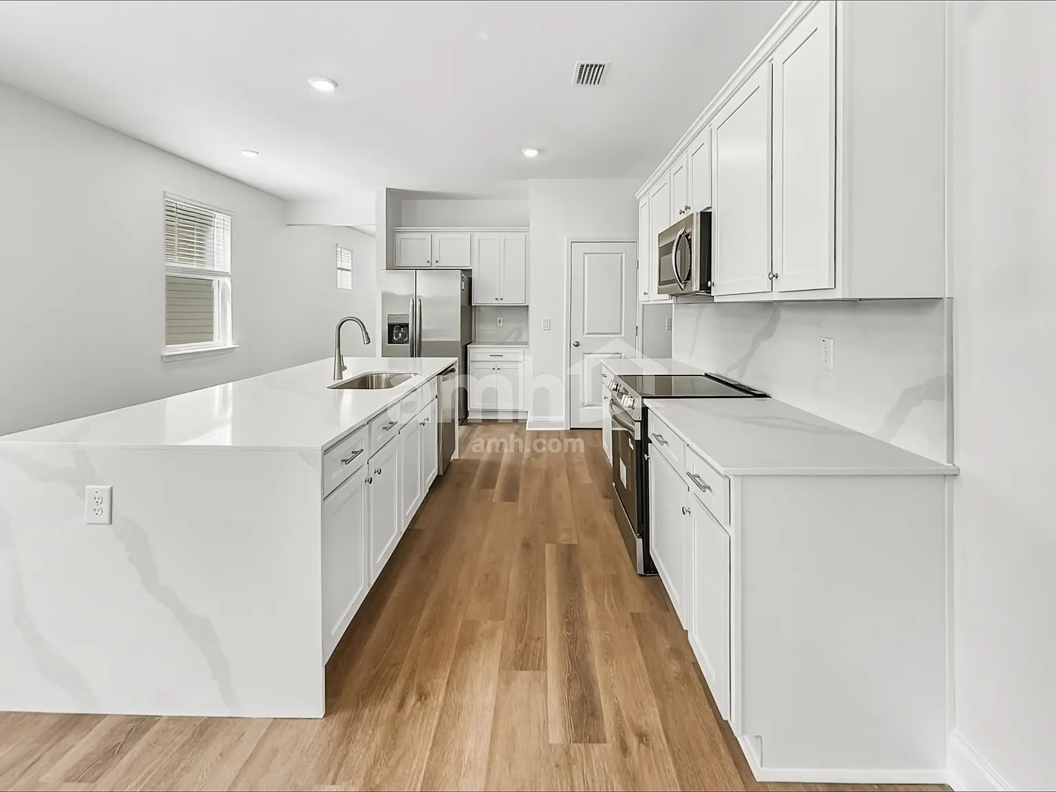 3 bed, 2.5 bath, 1800 sqft, $2,580 — Photo 4