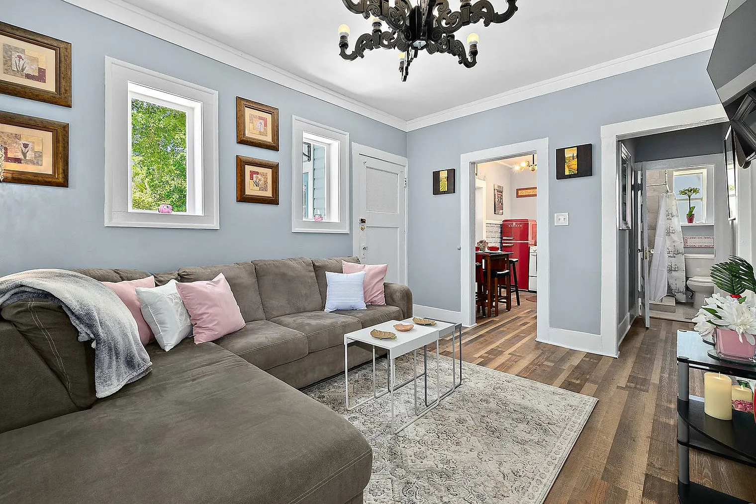 2 bed, 1.0 bath, 678 sqft, $2,337 — Photo 4